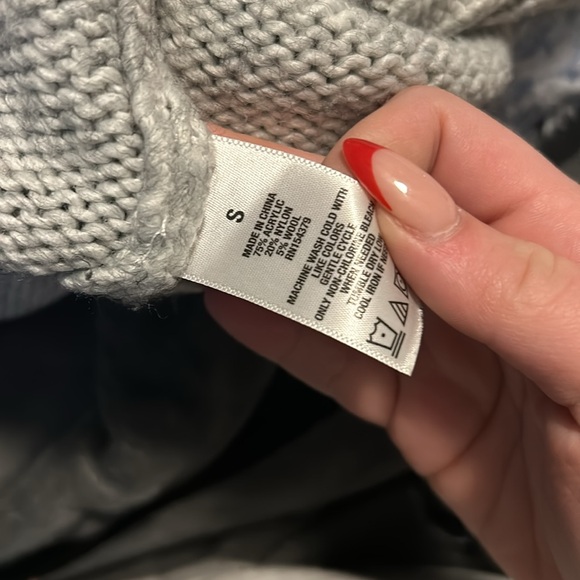 sweater bundle - Picture 4 of 4